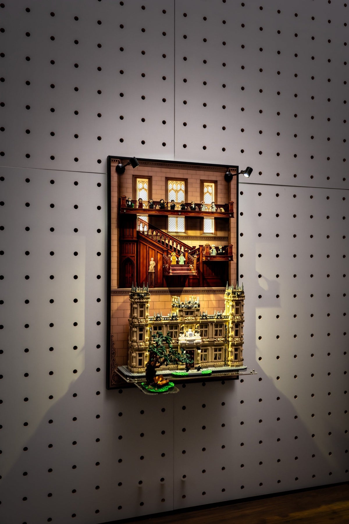LEGO 21373 Downton Abbey wall display frame with spotlights, full view – KGBOX