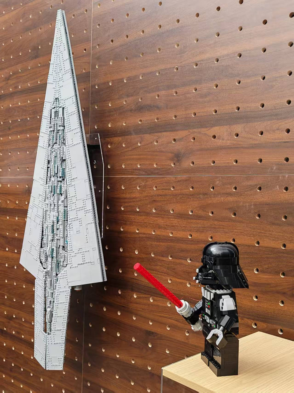 LEGO 75457 Executor Super Star Destroyer, Gem-Shaped Laser-Engraved Lit Base, USB Powered Dustproof Display Box | KGBOX