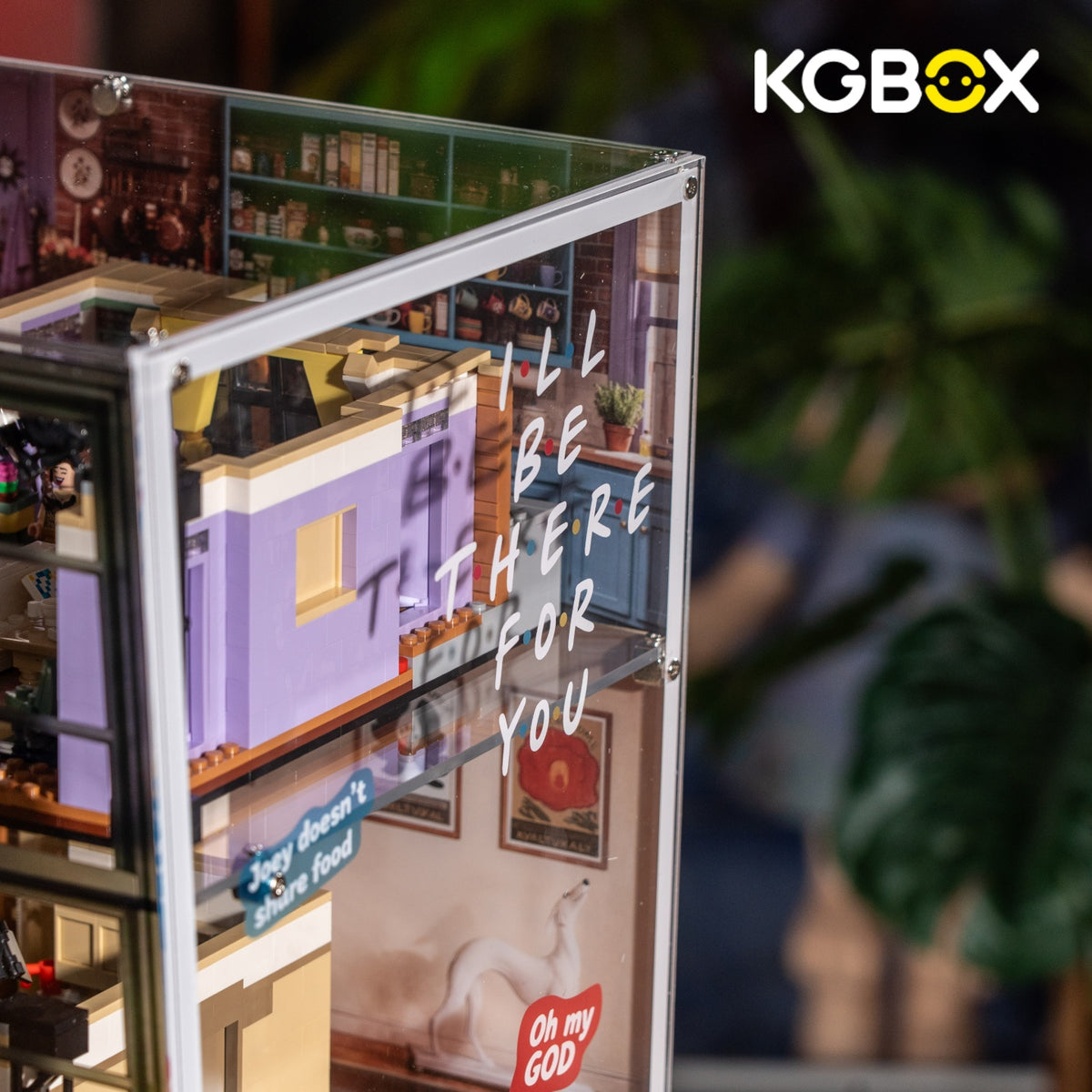 LEGO 21319 10292 Central Perk Friends Apartments display case, model and case close-up – KGBOX