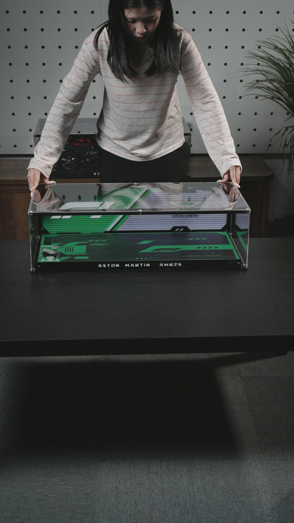 Demo for KGBOX Premium & Deluxe display case compatible with LEGO 42240 Aston Martin F1