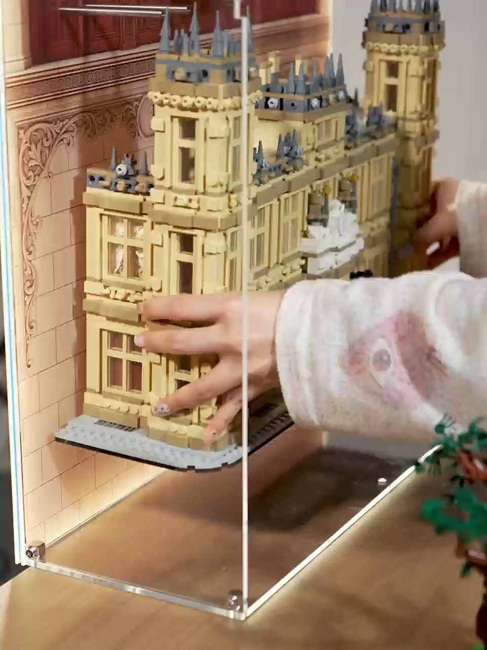LEGO 21373 Downton Abbey dust-proof display case, product showcase video – KGBOX