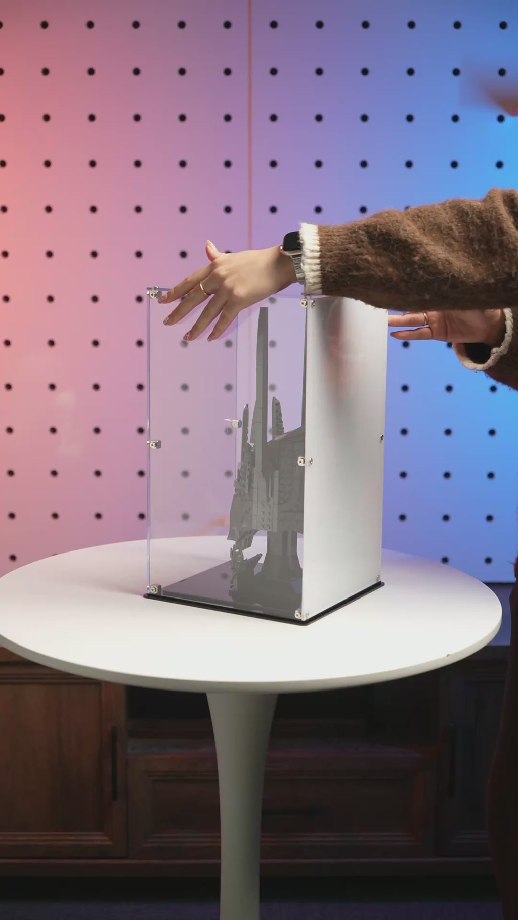 11373 LEGO The Lord of the Rings Sauron's Helmet Icons Acrylic Display Case with Printed Background Video