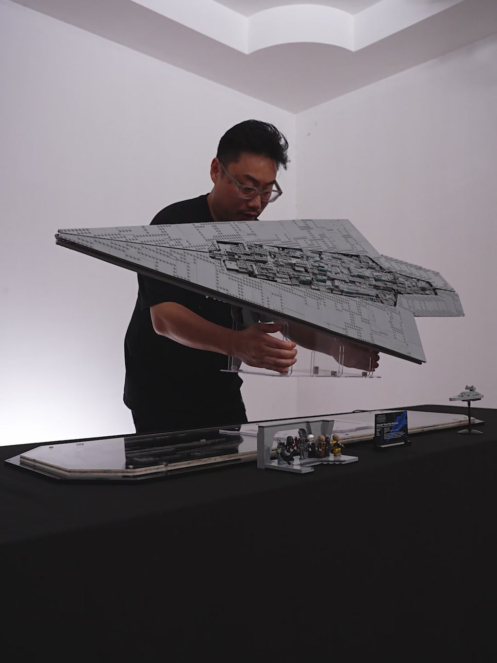 LEGO 75457 Executor Super Star Destroyer collector display case, product showcase video – KGBOX