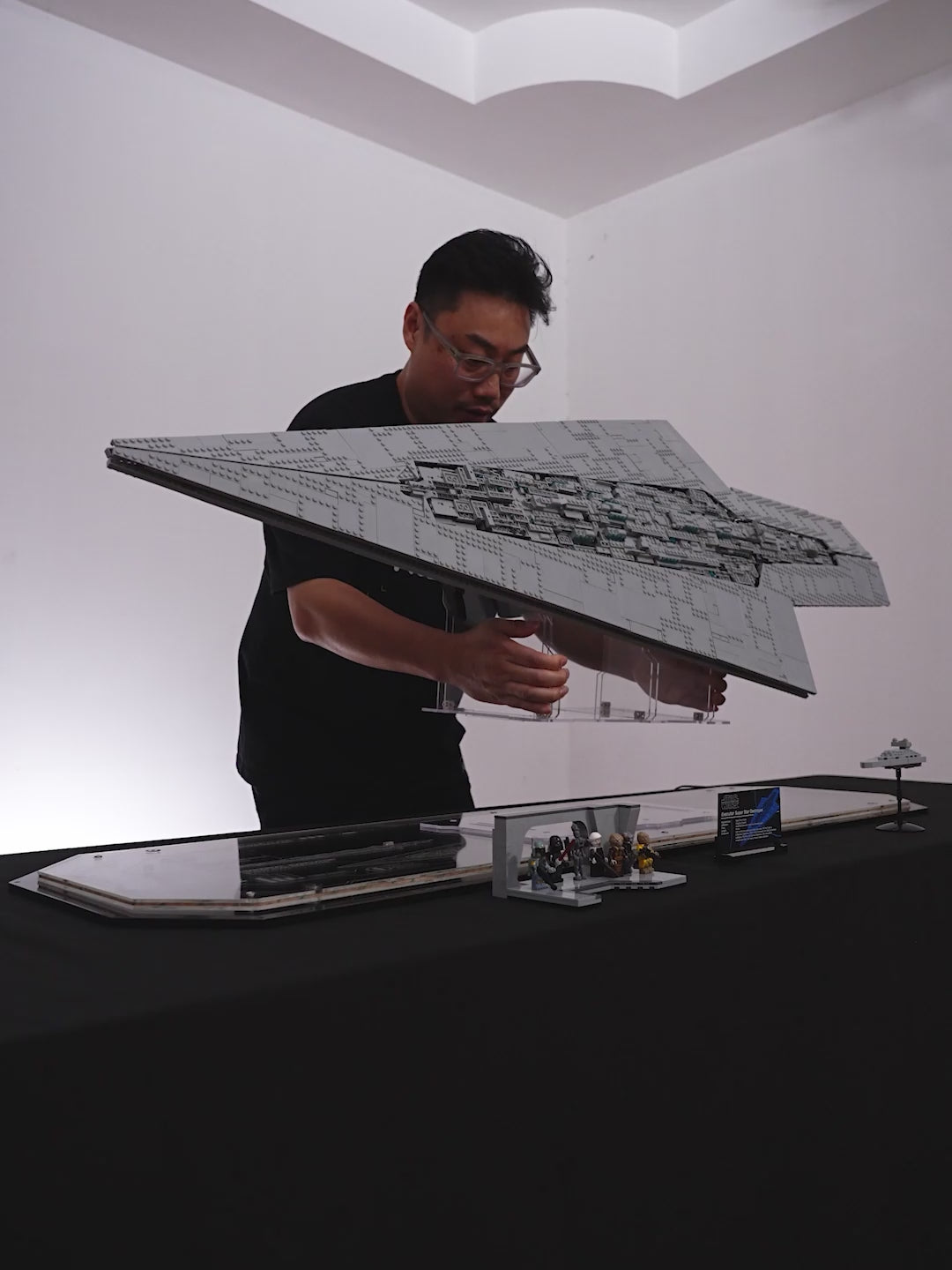 LEGO 75457 Executor Super Star Destroyer collector display case, product showcase video – KGBOX