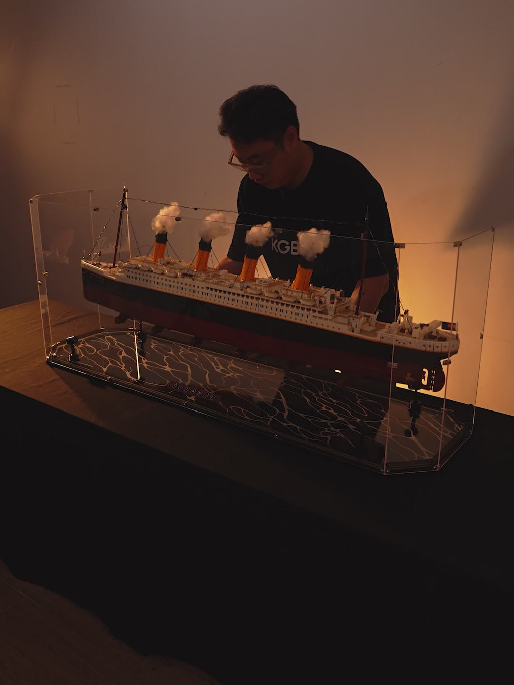 LEGO 10294 Titanic collector display case, product showcase video – KGBOX