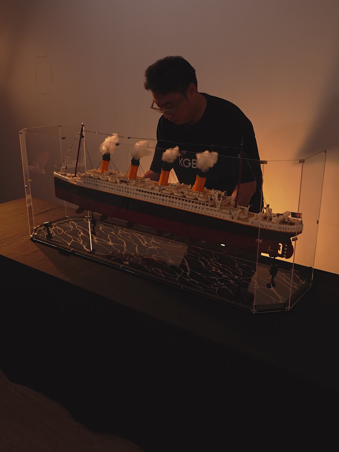 LEGO 10294 Titanic collector display case, product showcase video – KGBOX