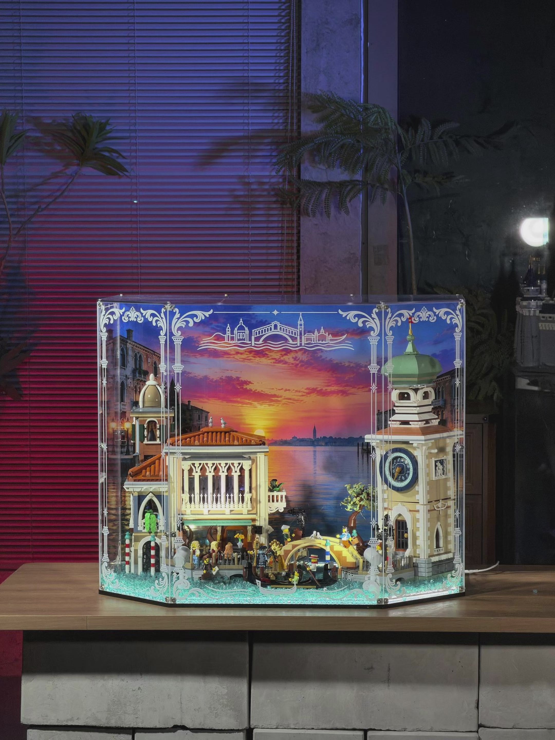LEGO 11388 Venetian Neighbourhood display case, product showcase video – KGBOX