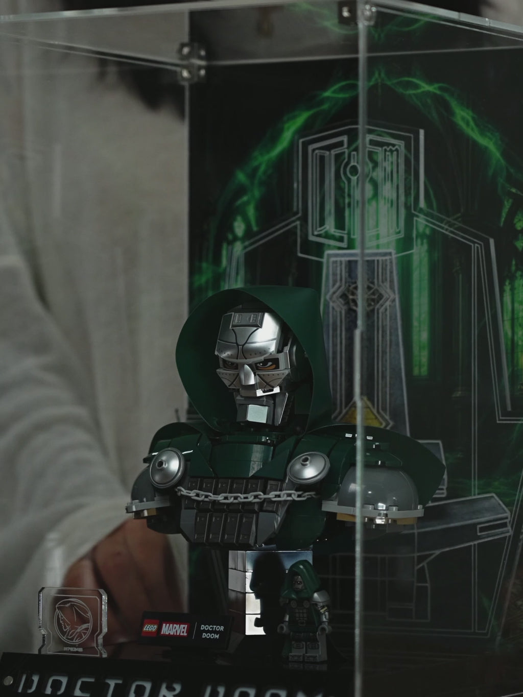 Demo thumbnail for KGBOX Premium Collector Assembly‑Kit display case for LEGO76345 Doctor Doom Bust, built‑in LED light, engraved nameplate, laser‑etched insert